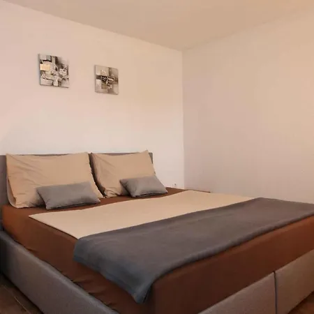 In With One-bedroom 1 *