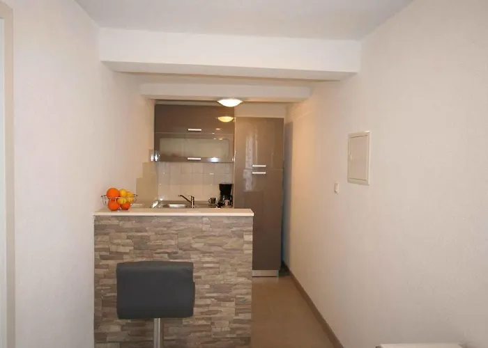 In With One-bedroom 1 *