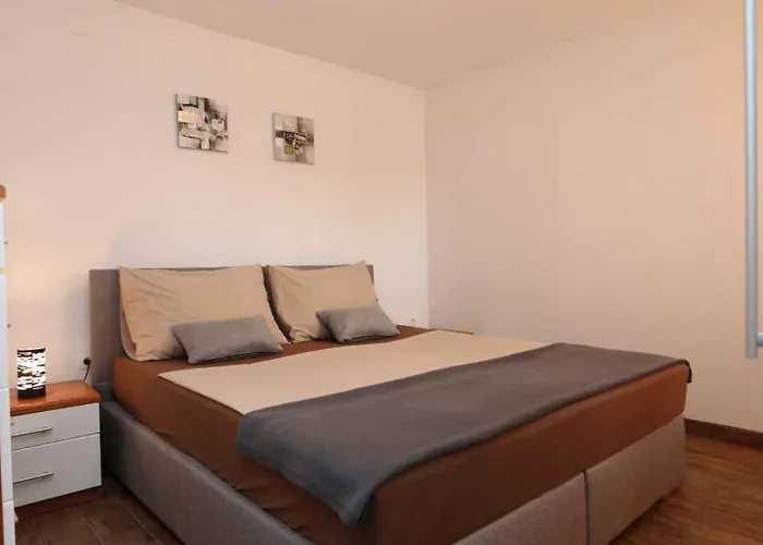 In With One-bedroom 1 *