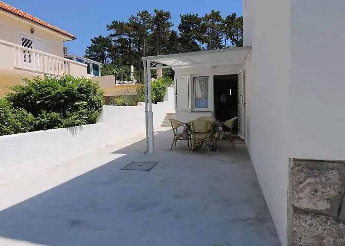 In With One-bedroom 1 *