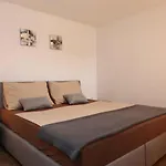 In With One-bedroom 1 *